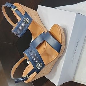 Tommy Hilfiger Women's Memili Navy 10M Open-Toe Platform Wedge